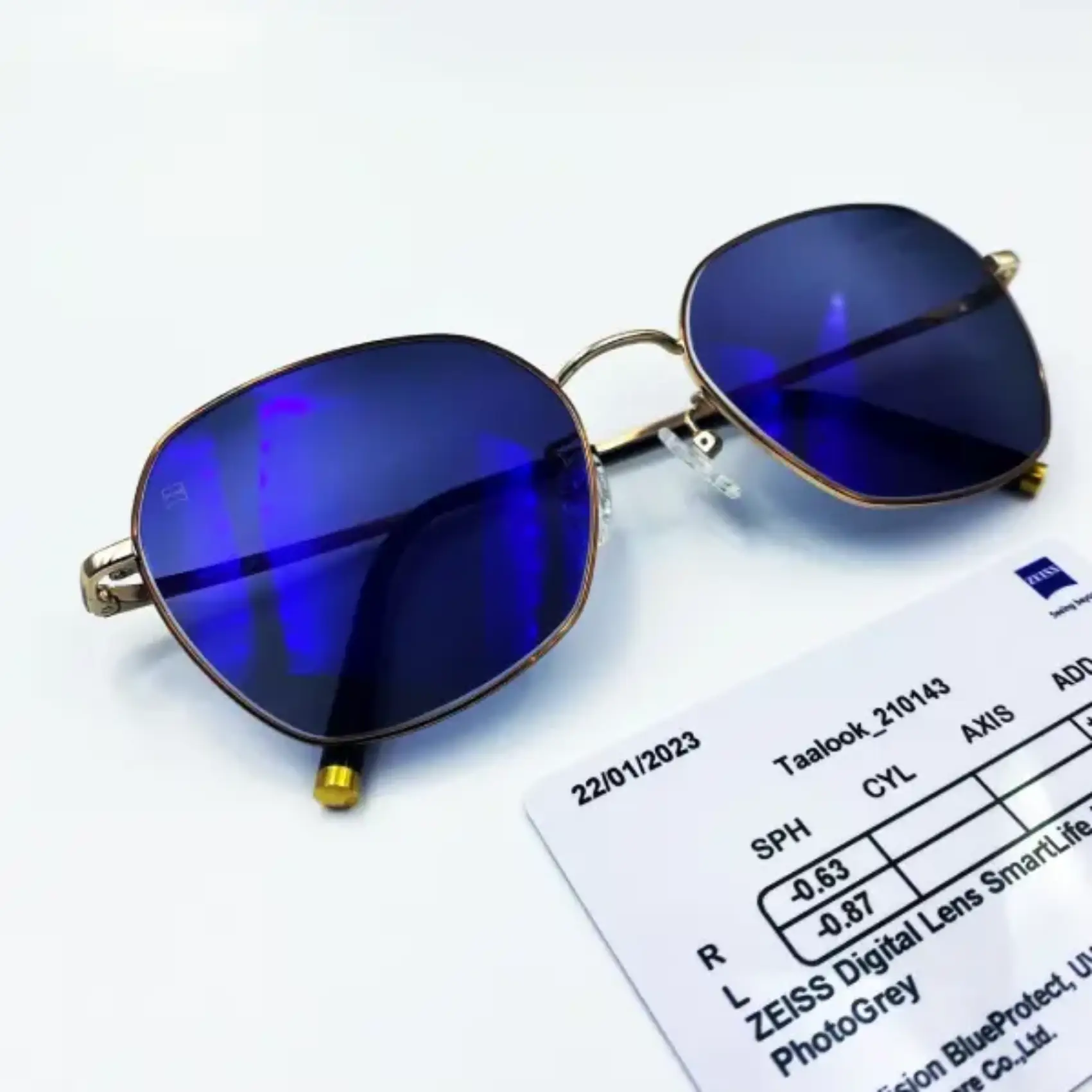 กรอบแว่น คุณลูกค้านำมาเอง เลนส์ ZIESS SmartLife Digital Asiana Lenses Blue Protect PhotoGrey