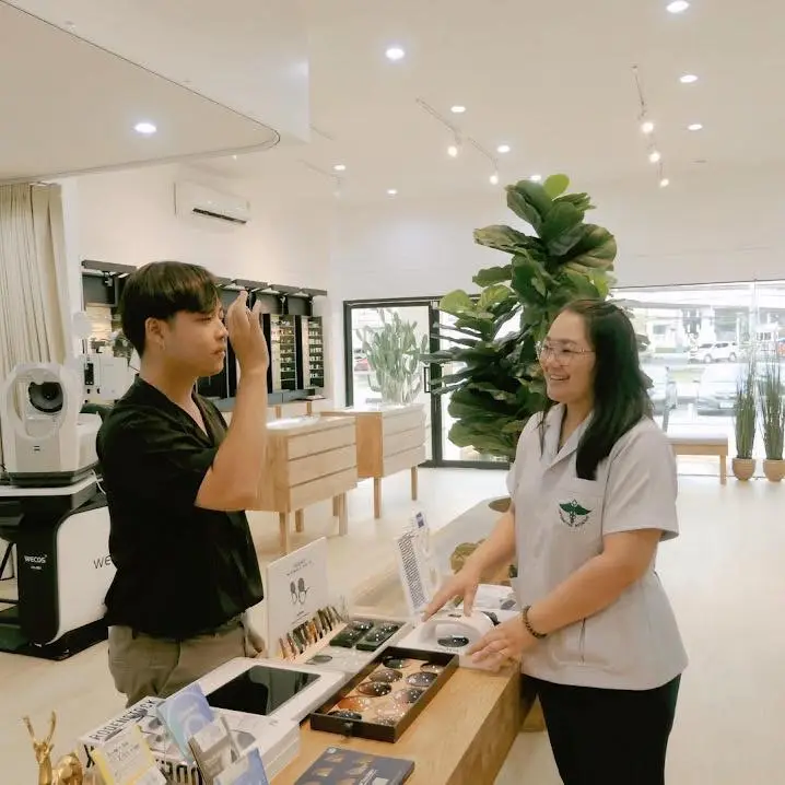 ”ร้านแว่นตา” ที่ตั้งใจส่งมอบประสบการณ์การมองเห็นที่ดีที่สุดให้กับคนใส่แว่น